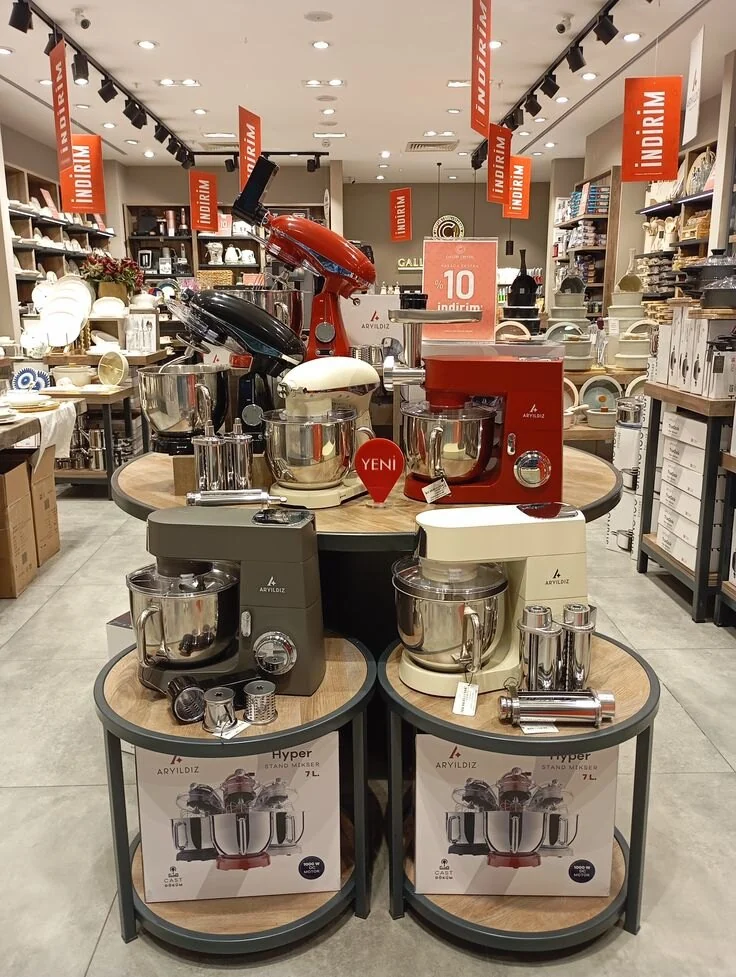 Tienda de electrodomésticos con productos para cocina, lavado y hogar